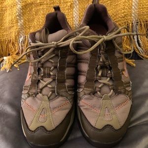 Tan Nike ACG women’s size 8.5